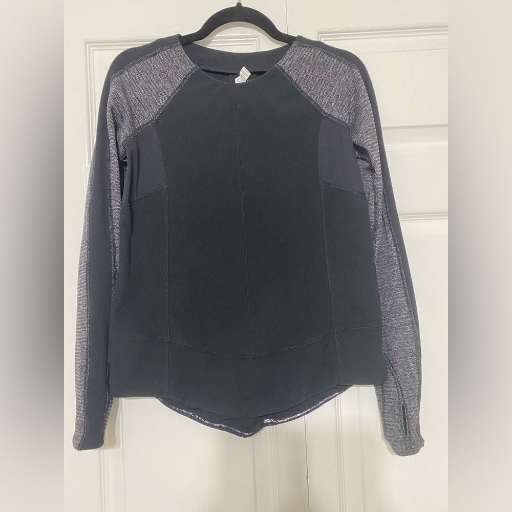 Lululemon Run: Bold in the Cold Black and Gray Long Sleeve pullover size 4